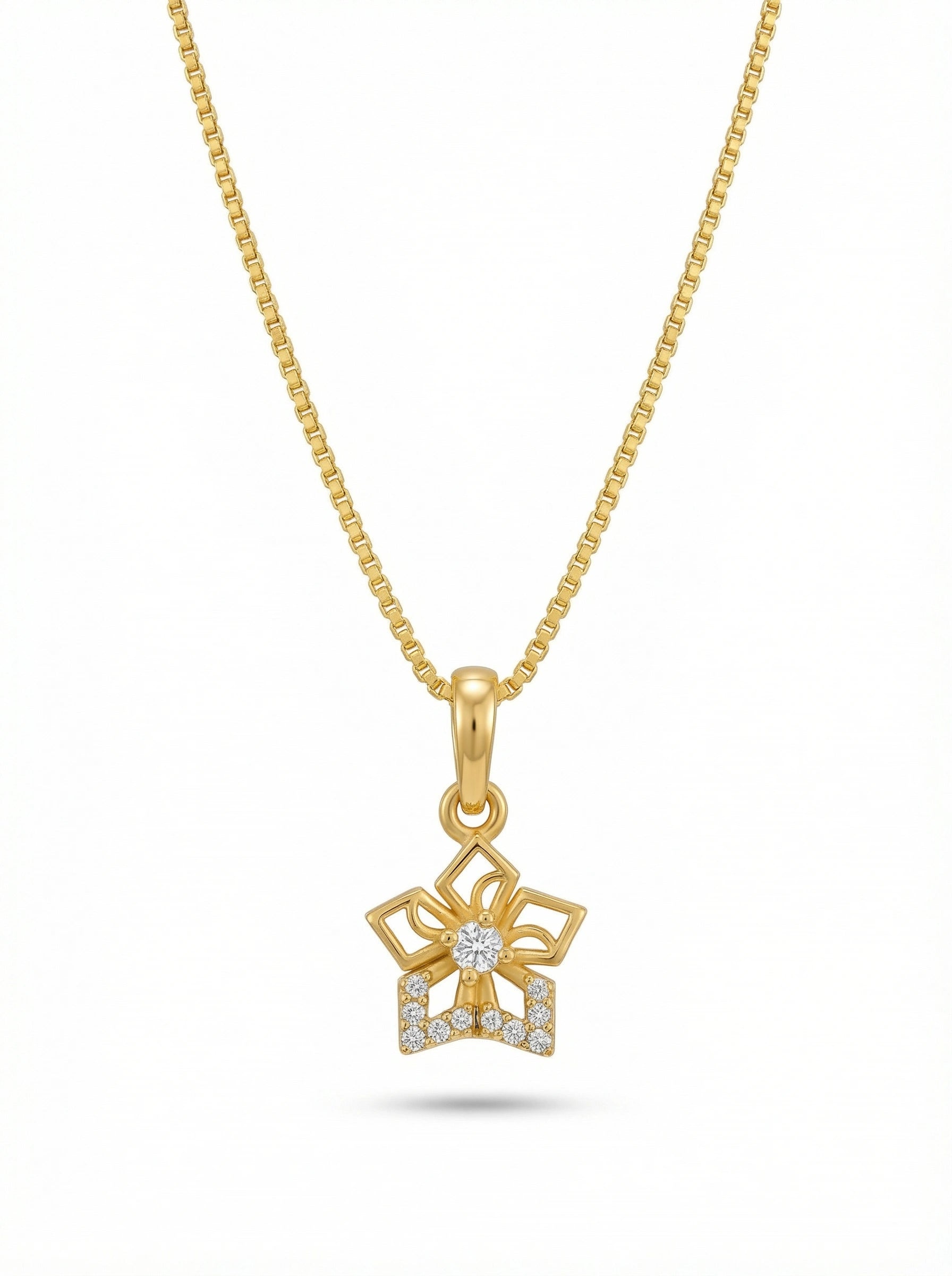 18k Gold plated necklace with a star-shaped pendant on a white background